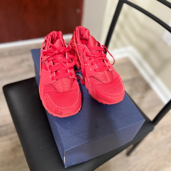 Youth red huarache - Picture 2 of 5